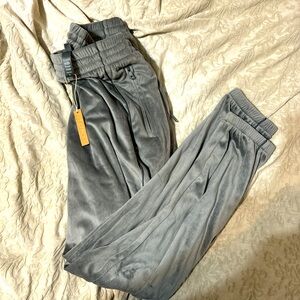 SKIMS BY KIM KARDASHIANS TRACKPANTS NEW W TAGS - rare sold out everywhere